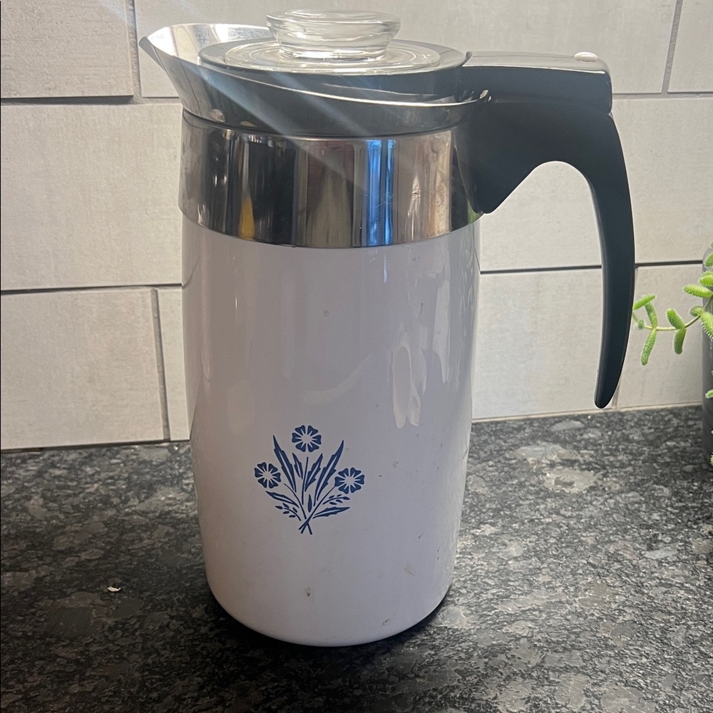 10 Cup Vintage Corningware plug in percolator.  Exc condition. Missing wire